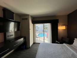Holiday Inn Express Hotel Naples Downtown - 5th Avenue