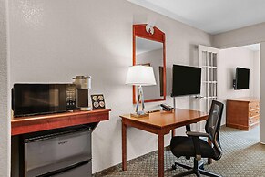 Days Inn & Suites by Wyndham Winkler