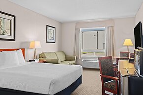 Days Inn & Suites by Wyndham Winkler