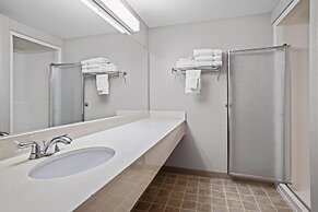 Days Inn & Suites by Wyndham Winkler