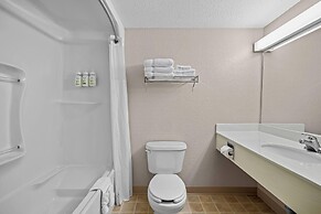 Days Inn & Suites by Wyndham Winkler