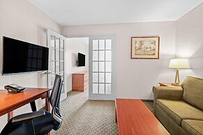 Days Inn & Suites by Wyndham Winkler