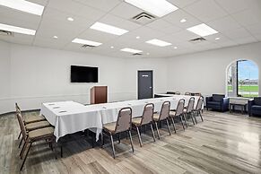 Days Inn & Suites by Wyndham Winkler