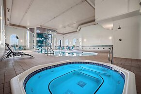 Days Inn & Suites by Wyndham Winkler