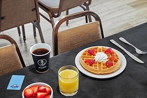 Days Inn & Suites by Wyndham Winkler