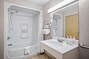 Days Inn & Suites by Wyndham Winkler