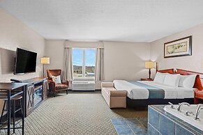 Days Inn & Suites by Wyndham Winkler