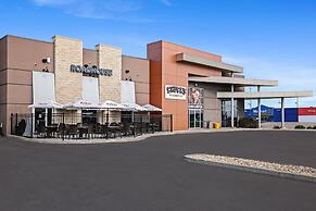 Days Inn & Suites by Wyndham Winkler