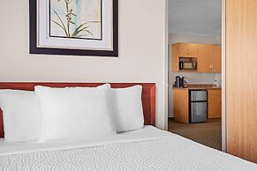 Days Inn & Suites by Wyndham Winkler