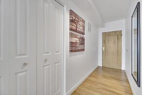 Lancaster Square by Bridgestreet