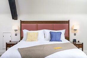 voco Oxford Thames by IHG