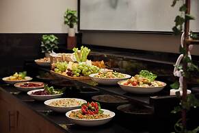 voco Oxford Thames by IHG