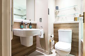 voco Oxford Thames by IHG