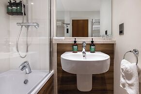 voco Oxford Thames by IHG