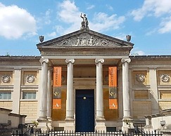 voco Oxford Thames by IHG