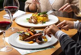 voco Oxford Thames by IHG