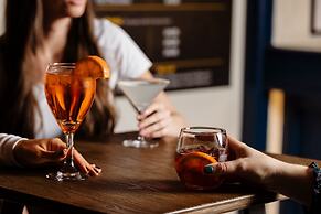 voco Oxford Thames by IHG