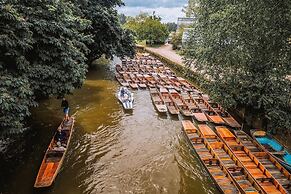 voco Oxford Thames by IHG