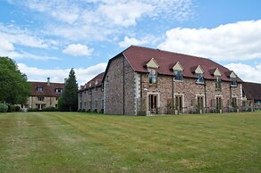 voco Oxford Thames by IHG