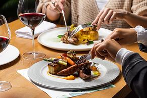 voco Oxford Thames by IHG