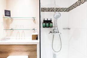 voco Oxford Thames by IHG