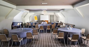 voco Oxford Thames by IHG