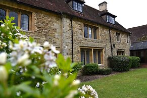 voco Oxford Thames by IHG