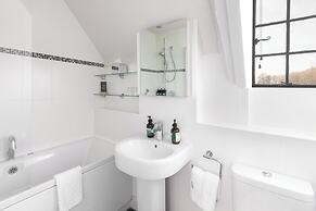 voco Oxford Thames by IHG