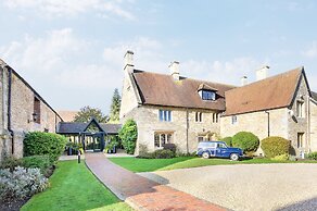 voco Oxford Thames by IHG