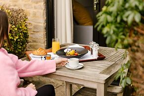 voco Oxford Thames by IHG