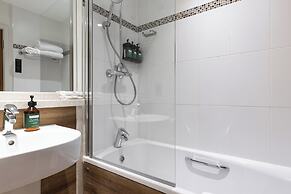 voco Oxford Thames by IHG