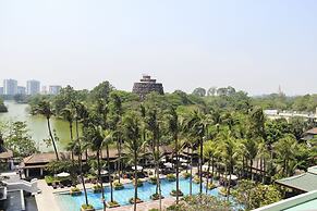 Chatrium Hotel Royal Lake Yangon