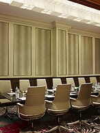 Chatrium Hotel Royal Lake Yangon