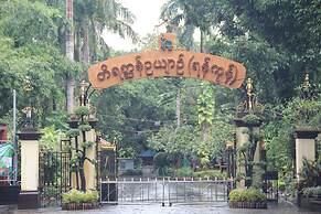 Chatrium Hotel Royal Lake Yangon