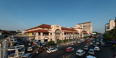 Chatrium Hotel Royal Lake Yangon