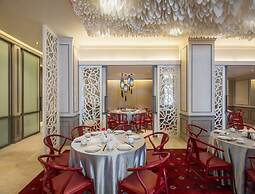 Chatrium Hotel Royal Lake Yangon