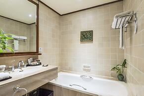 Chatrium Hotel Royal Lake Yangon