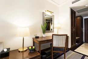 Chatrium Hotel Royal Lake Yangon