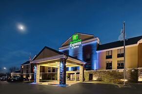 Holiday Inn Express & Suites - Interstate 380 at 33rd Avenue by IHG