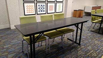 Holiday Inn Express & Suites Tempe by IHG