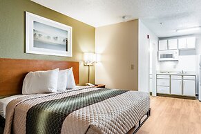 HomeTowne Studios by Red Roof Atlanta NE - Peachtree Corners