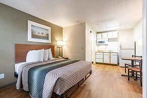 HomeTowne Studios by Red Roof Atlanta NE - Peachtree Corners