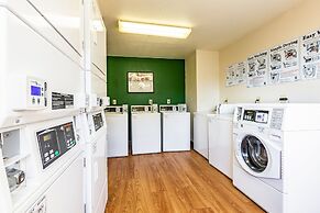 HomeTowne Studios by Red Roof Atlanta NE - Peachtree Corners