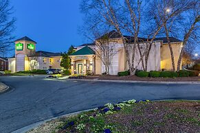 HomeTowne Studios by Red Roof Atlanta NE - Peachtree Corners