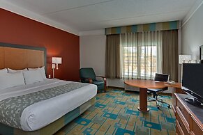 La Quinta Inn & Suites by Wyndham USF (Near Busch Gardens)