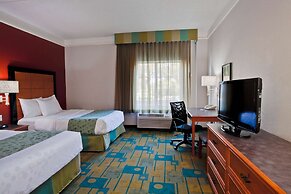 La Quinta Inn & Suites by Wyndham USF (Near Busch Gardens)