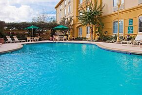 La Quinta Inn & Suites by Wyndham USF (Near Busch Gardens)