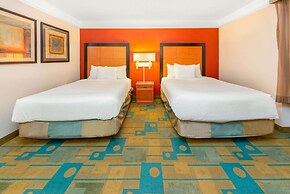 La Quinta Inn & Suites by Wyndham USF (Near Busch Gardens)