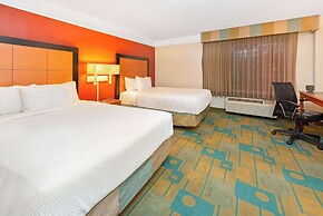 La Quinta Inn & Suites by Wyndham USF (Near Busch Gardens)