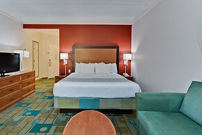 La Quinta Inn & Suites by Wyndham USF (Near Busch Gardens)